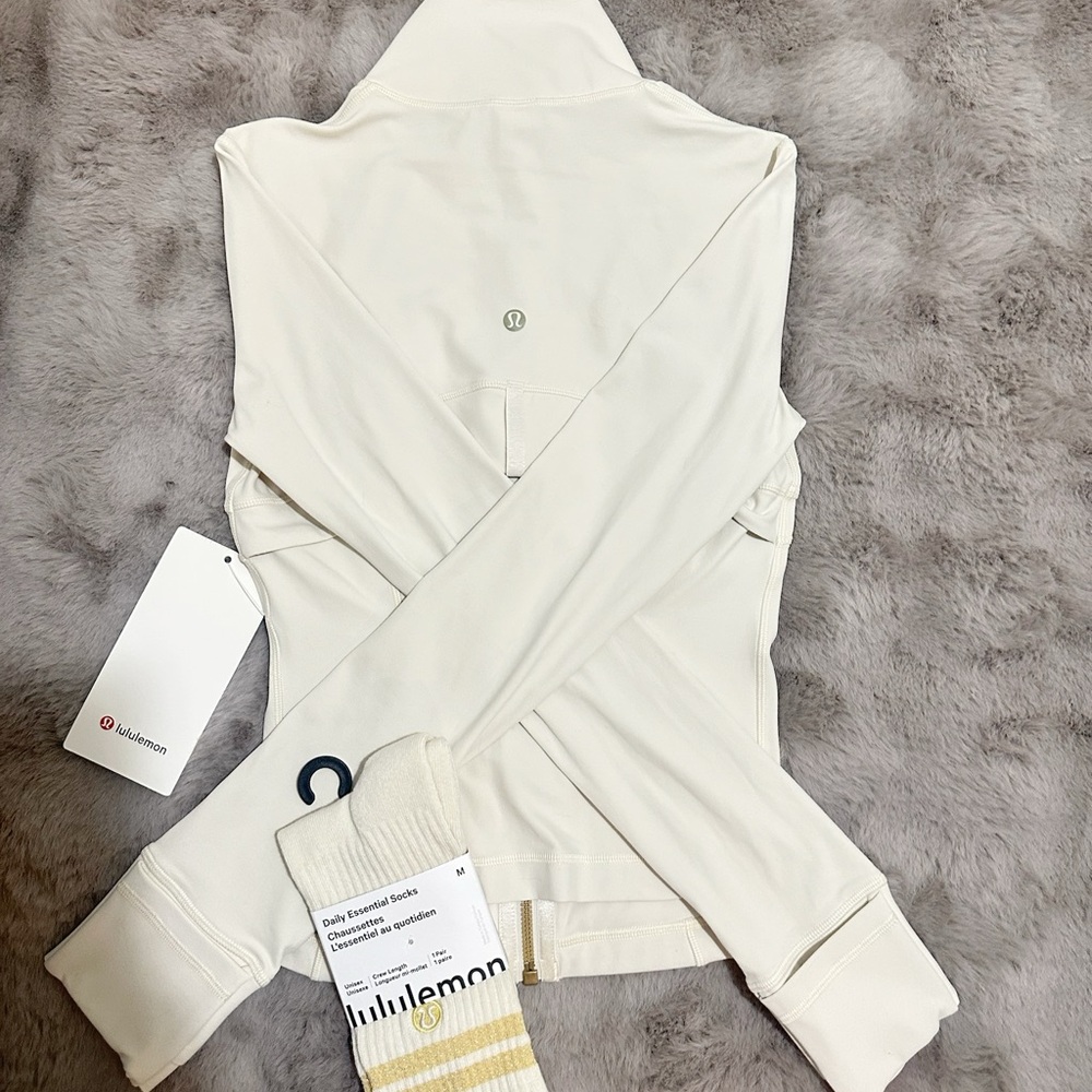 NWT Lululemon Define Cropped Jacket Size 2 Ivory Gold - Picture 3 of 5